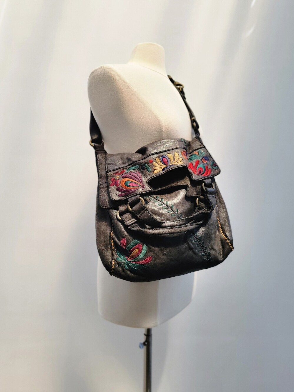 Lucky Brand Abbey Road Vintage Black Leather Hobo Bag Boho Embroidered Festival